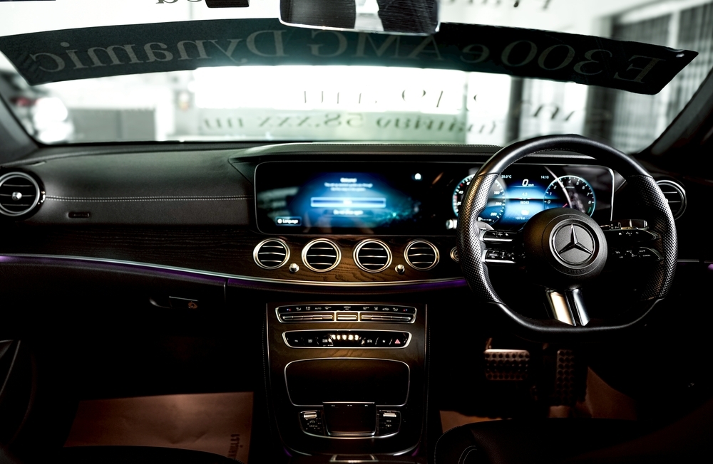 LINE_ALBUM_Certified E 300 e AMG Dynamic_250825_6.jpg